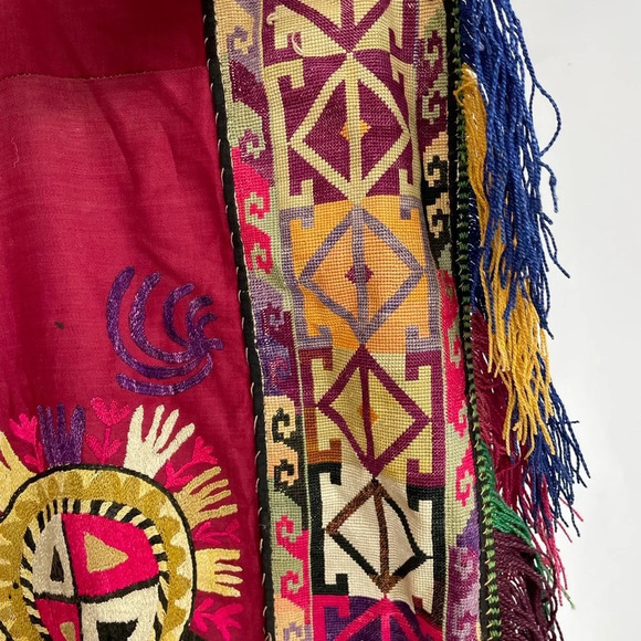 Vintage fabric ceremonial saddle blanket embroidered shawl wall hanging - Picture 3 of 8